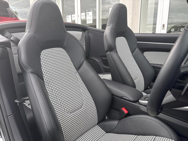 PORSCHE 911 Photo 22