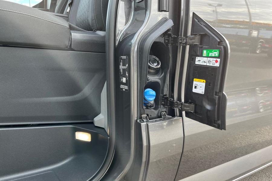 Ford TRANSIT CUSTOM Photo 6e5fe51e-66f5-4c1f-abab-108e5d4bf0eb.jpg