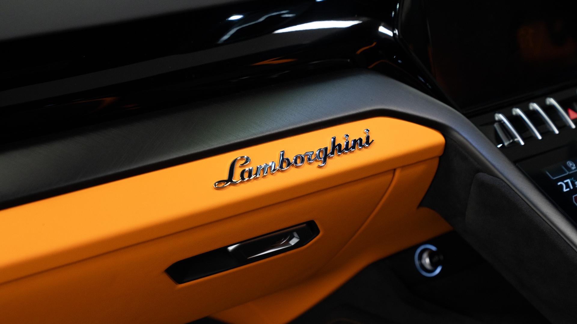 LAMBORGHINI Urus Photo 6e6f8659-0c20-4595-88cc-a25b8d3c1455.jpg