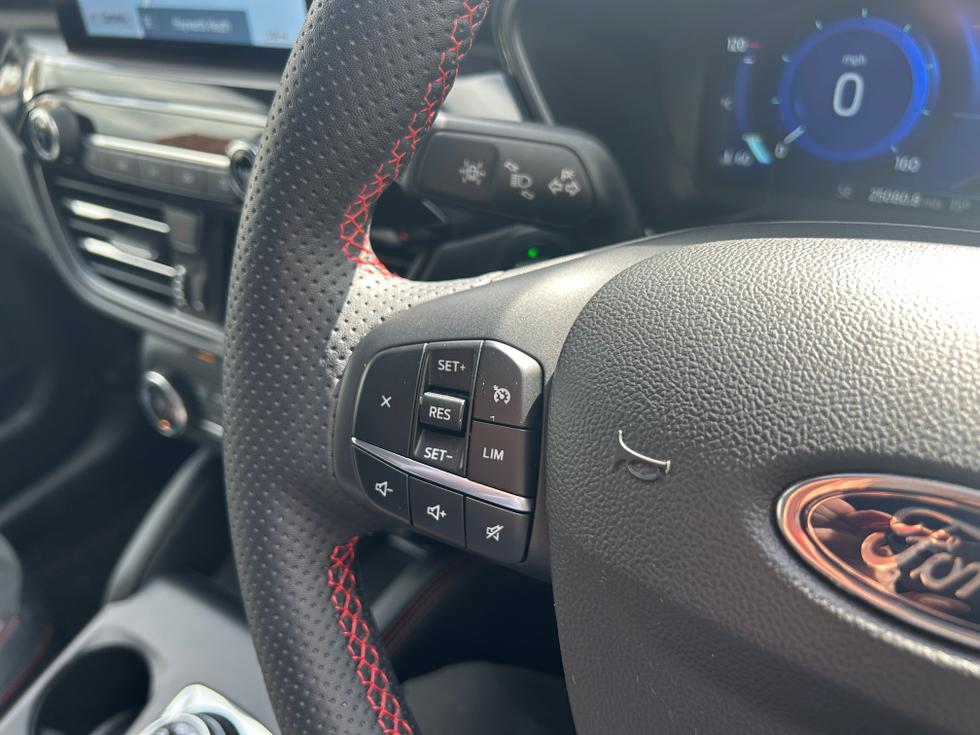 Ford Kuga Photo 6e82f7fa-adbb-4600-96a6-c6ea2d100277.jpeg