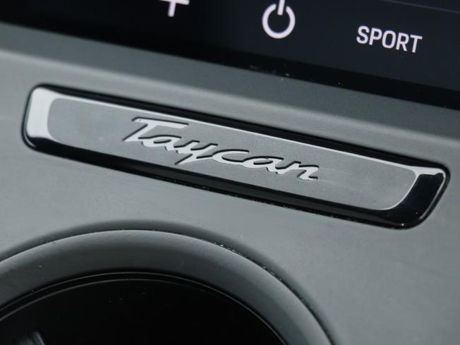 PORSCHE Taycan Photo 37