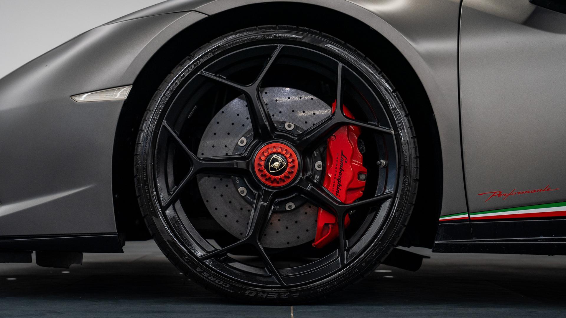 LAMBORGHINI Huracan Photo 6ea617a1-9cec-401b-a973-8af1405ac9ee.jpg