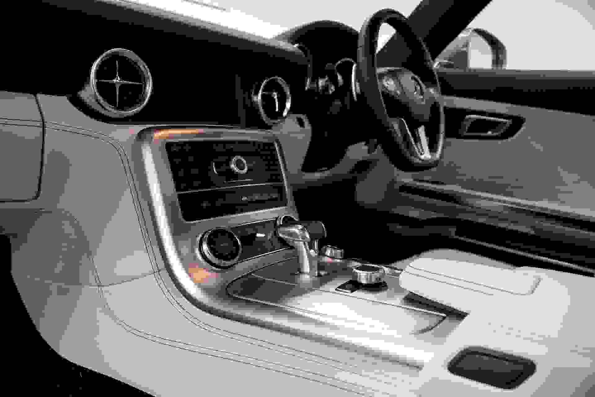 Mercedes-Benz SLS Photo 6ea6f062-26fa-4192-beba-581ec93d1d2f.jpg