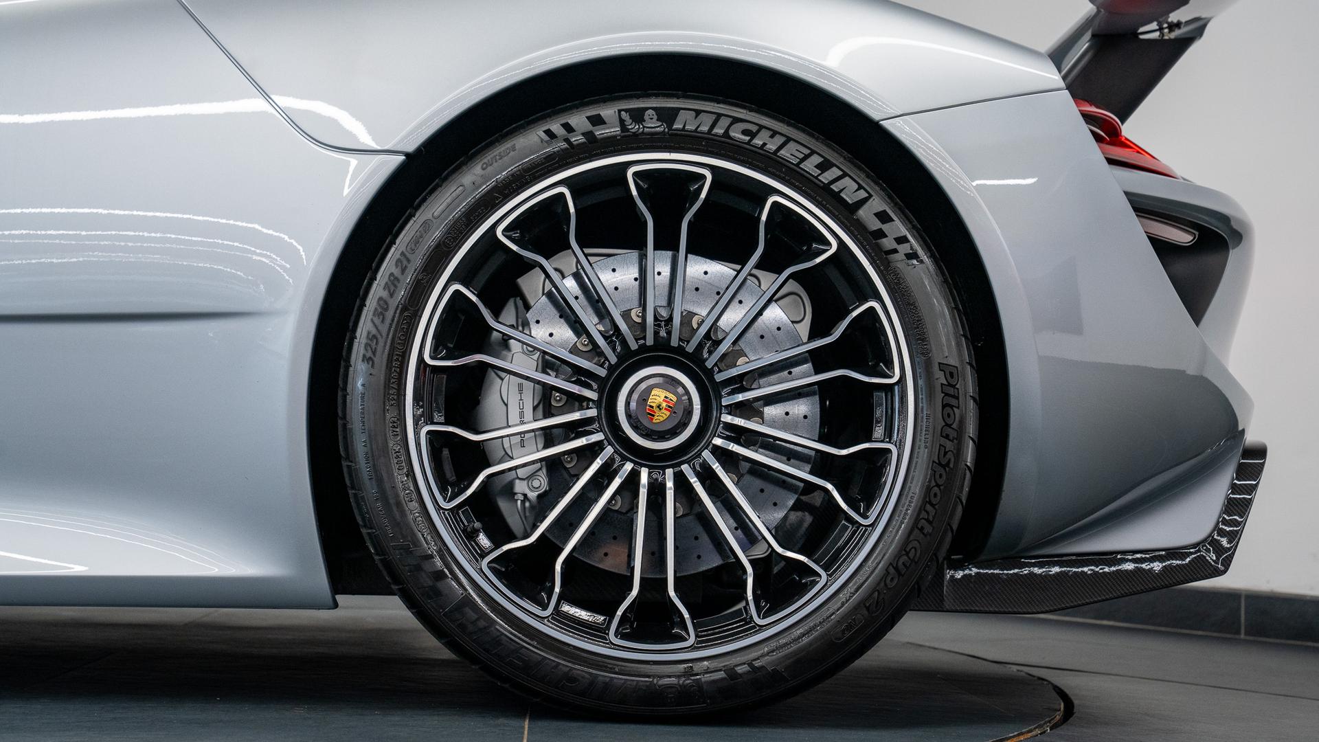 Porsche 918 Photo 6eb82ae2-69da-4c27-8d85-306abe55439e.jpg