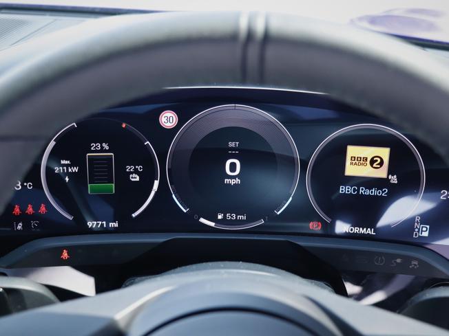 PORSCHE Taycan Photo 36
