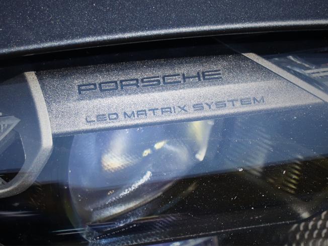 PORSCHE Taycan Photo 39