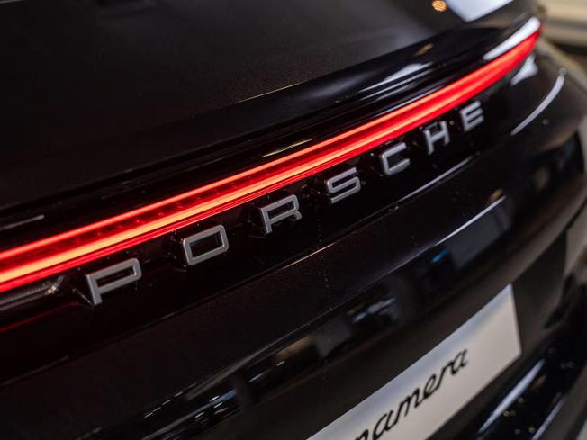 PORSCHE Panamera Photo 12