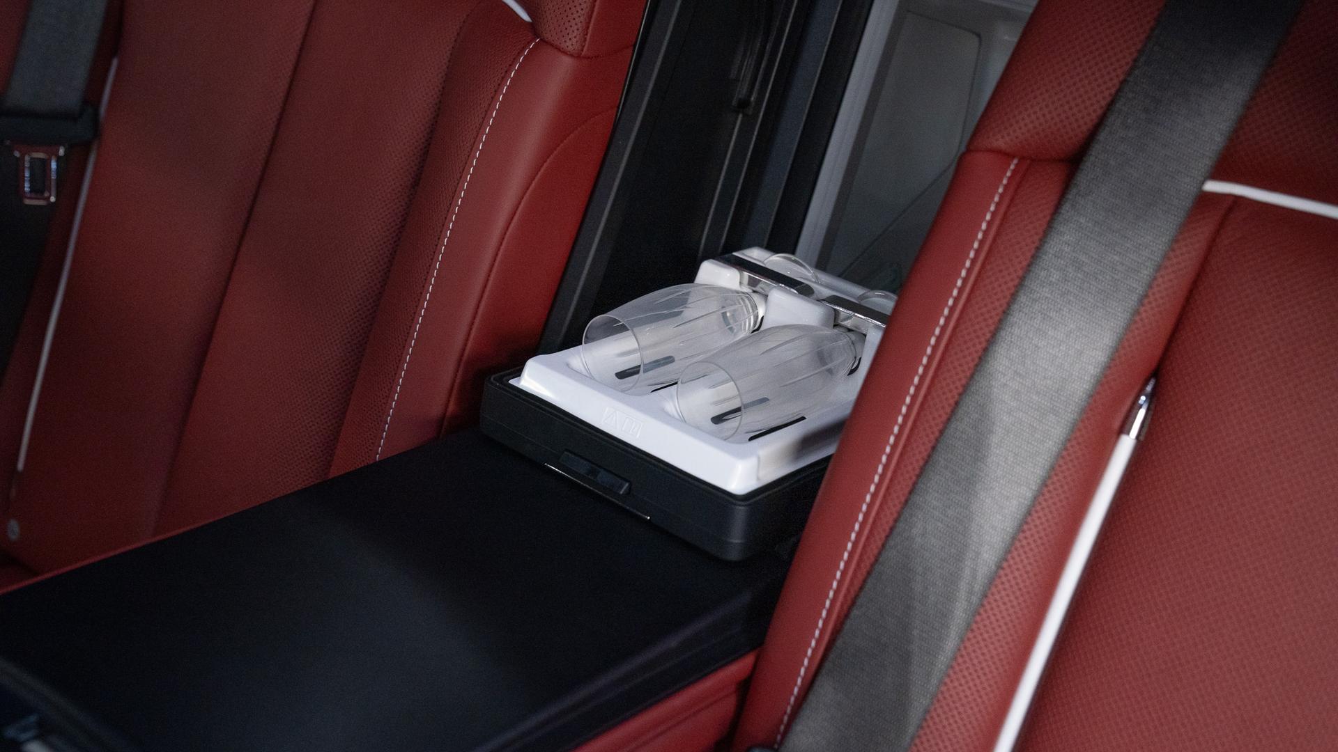 Rolls-Royce Phantom Photo 6ecc0ffd-6819-4a12-b97b-52974fb39815.jpg