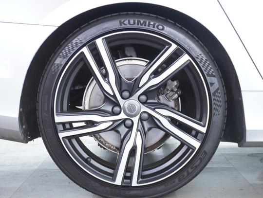 Volvo V90 Photo 6edb808a-e104-4810-8c4a-662f3b07c4ef.jpg
