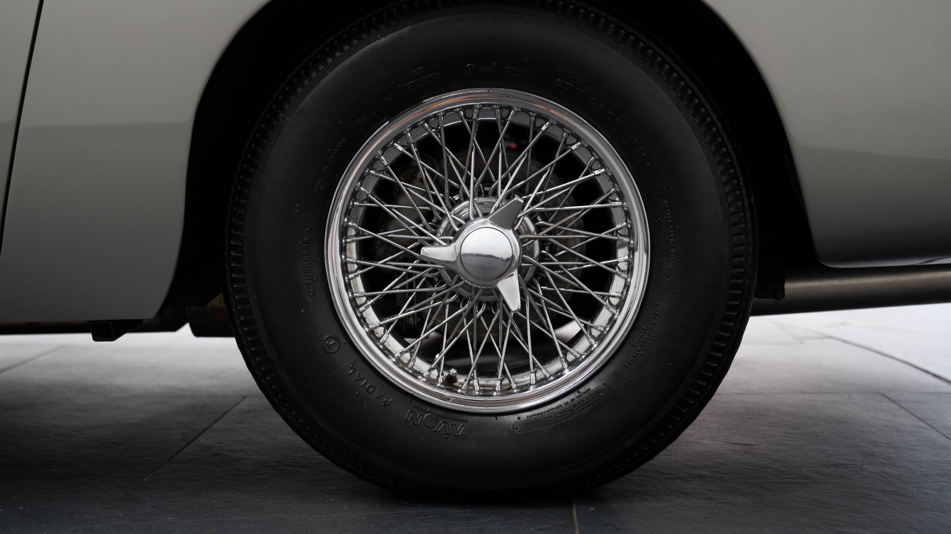 Aston Martin DB6 Photo 6ef27f02-b66d-4425-95e6-10887e887497.jpg