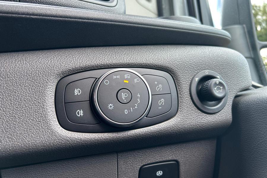 Ford TRANSIT Photo 6ef667c1-a111-4c4d-9192-a9273717deec.jpg