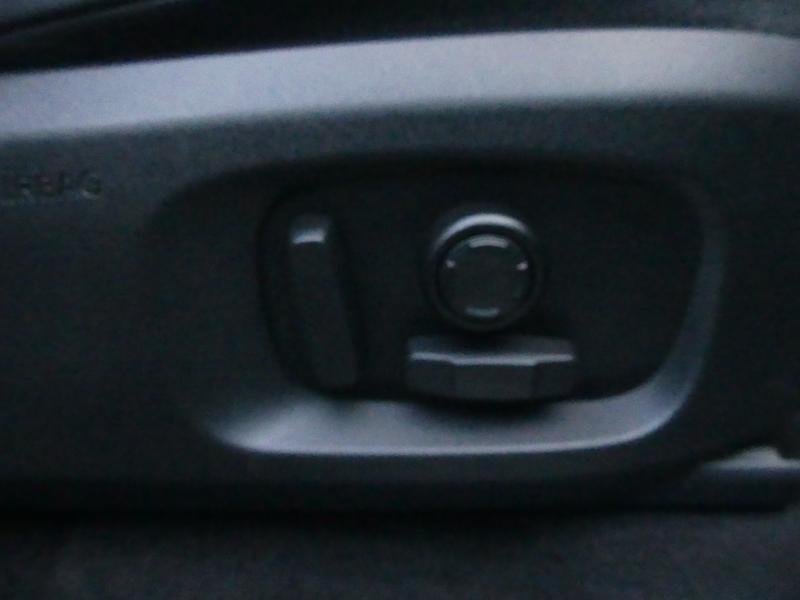 Land Rover Range Rover Evoque Photo 6f2a35e7-7ed0-4910-85e7-913f3cb1343e.jpg