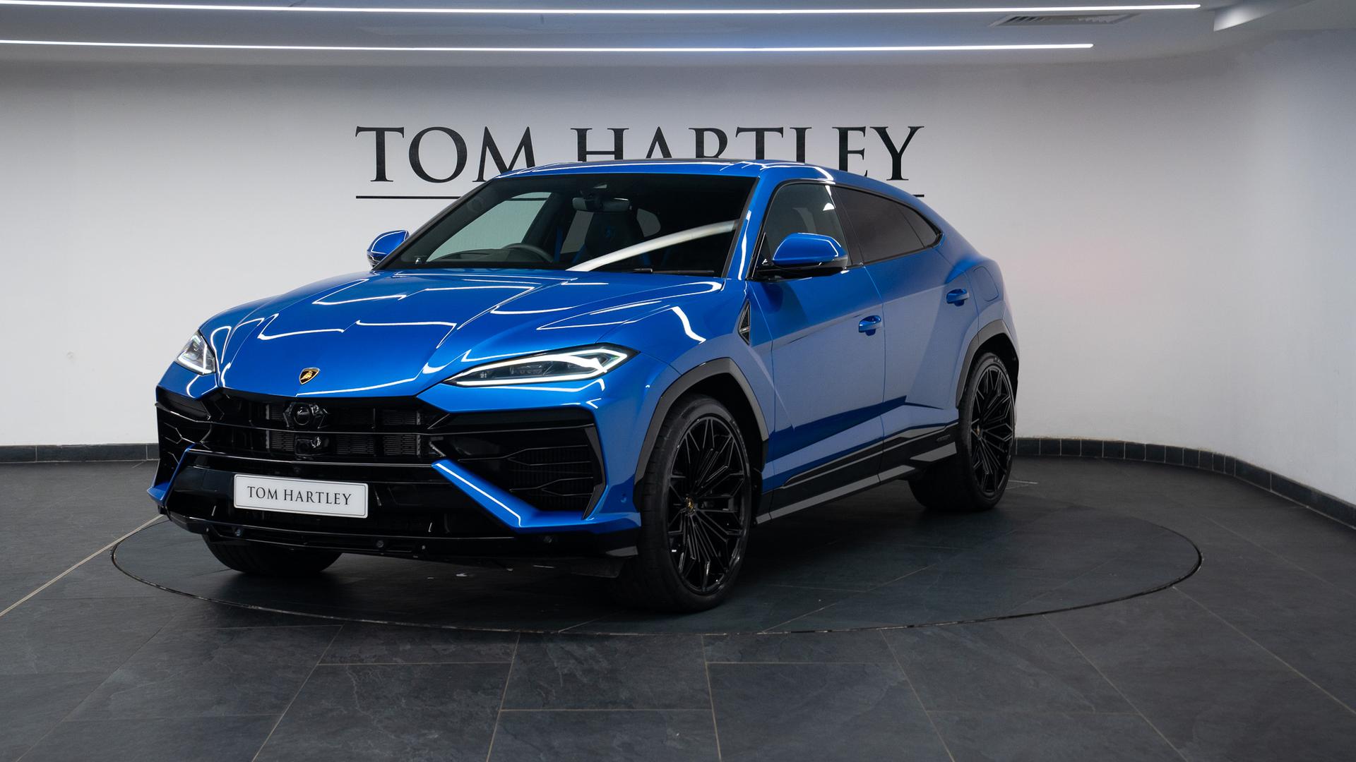 LAMBORGHINI Urus Photo 6f2b73fc-d78c-44bd-a450-2dfaf7d9ec60.jpg