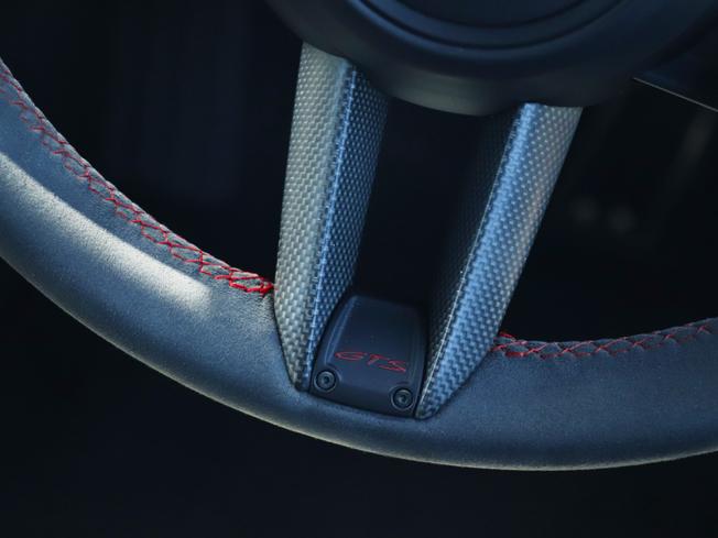 PORSCHE Taycan Photo 37