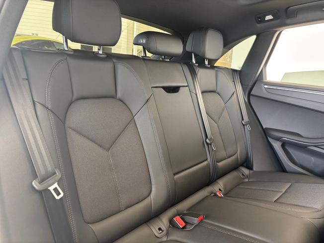 PORSCHE Macan Photo 29