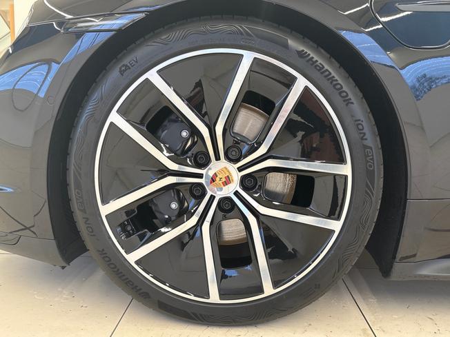 PORSCHE Taycan Photo 24