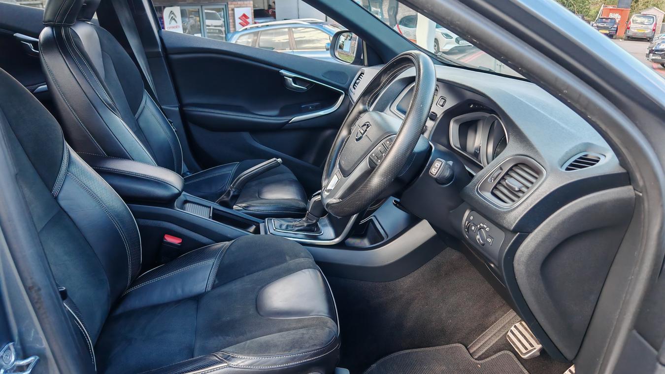 Used Volvo V40 EO66TKE 10