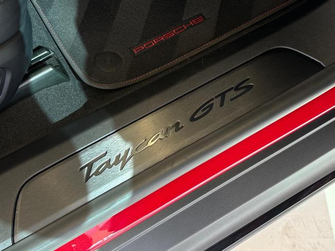 PORSCHE Taycan Photo 54