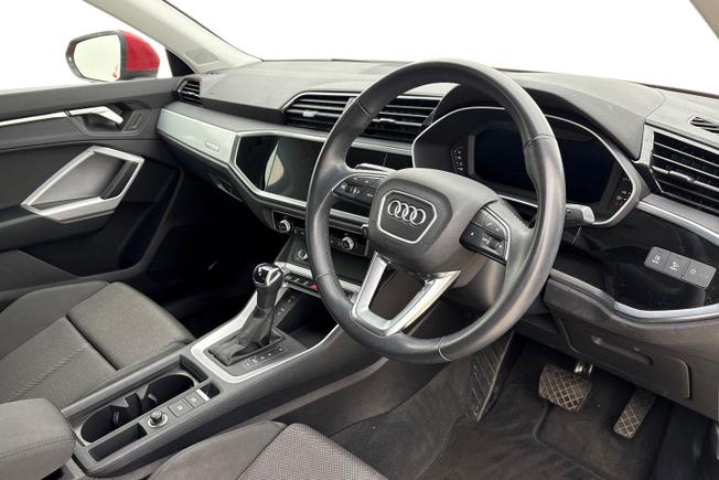 AUDI Q3 Photo 6