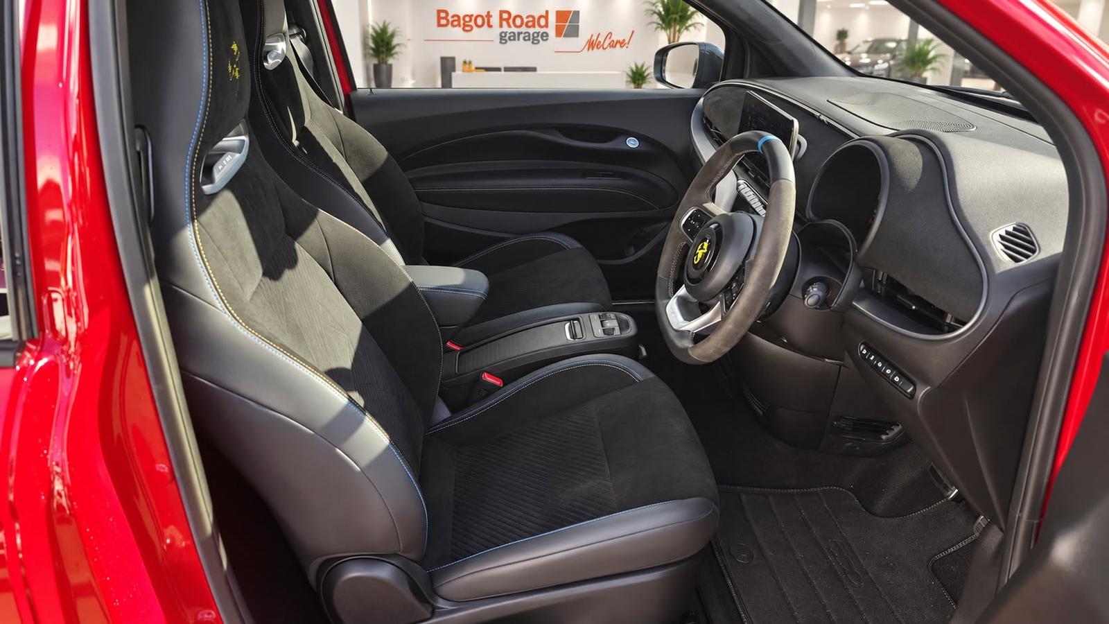 Abarth 500e Turismo Photo 6f49318b-c128-4c52-8039-f64dac8e6bb3.jpg