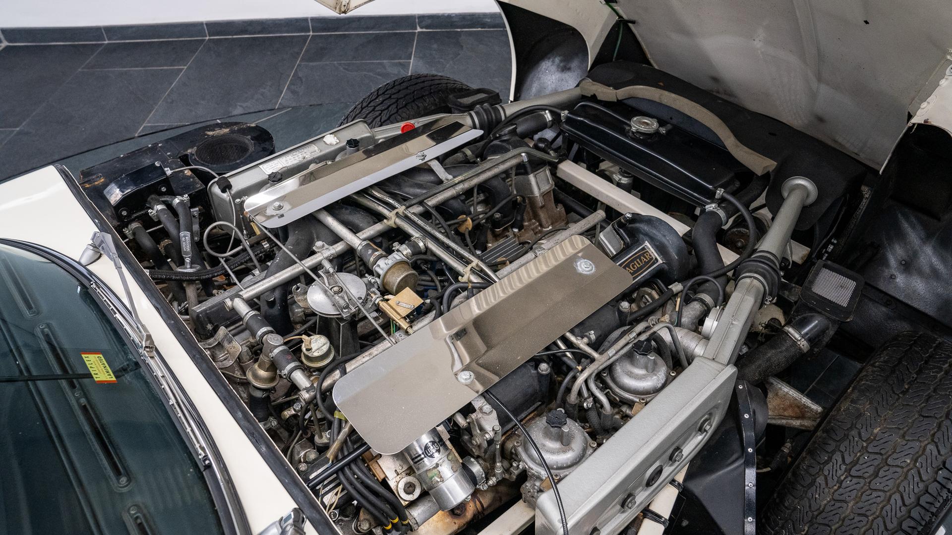Jaguar E-Type Photo 6f4d77dd-0642-42a8-941d-bbf0119e14b6.jpg