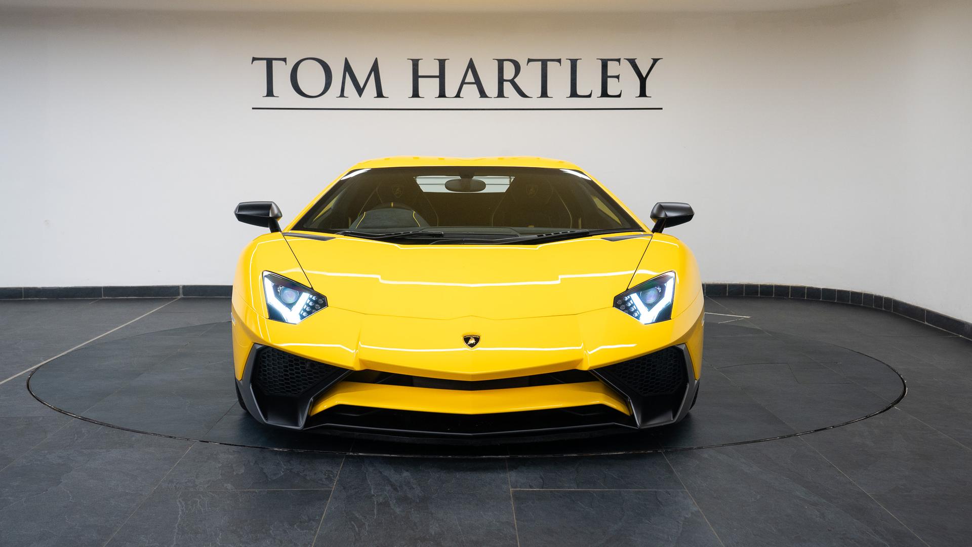LAMBORGHINI Aventador Photo 6f71d43c-6d66-46f3-8b63-91bae27ddffa.jpg