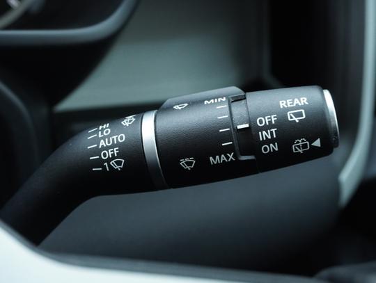 Land Rover Defender 90 Photo 6f79f592-ac37-4750-815a-7f8ebef11399.jpg