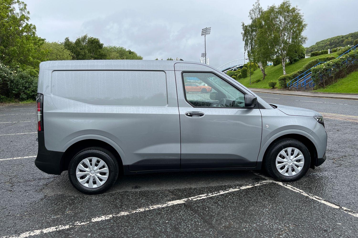 Ford TRANSIT COURIER Photo 34