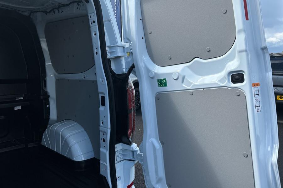 Ford TRANSIT CUSTOM Photo 6f8c331b-a57d-420a-8bf6-ad85f53d971d.jpg