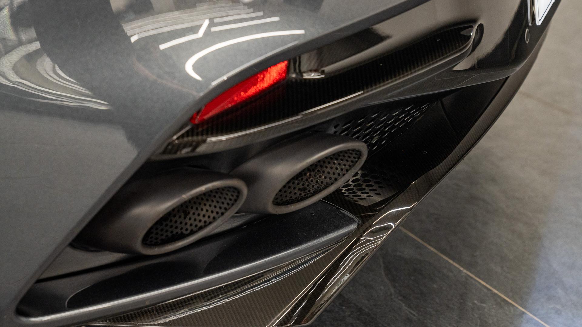 Aston Martin DBS Photo 6f8ce23d-ad64-4e2a-b00e-ede89dd93c5f.jpg
