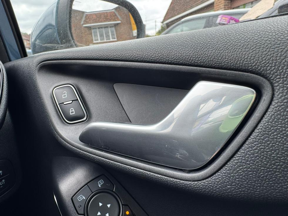 Ford Fiesta Photo 6f8d644b-fdfa-499d-a572-b7bfcd04896f.JPEG