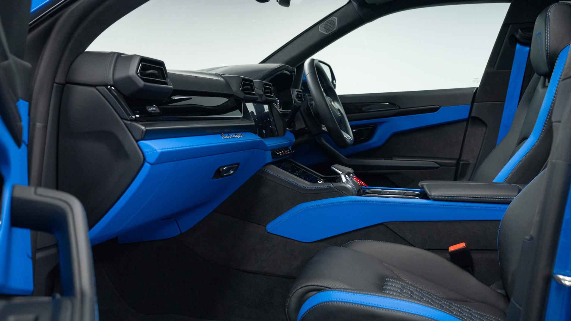 LAMBORGHINI Urus Photo 6f93fa03-1573-4f95-890b-eb2e7adb98eb.jpg