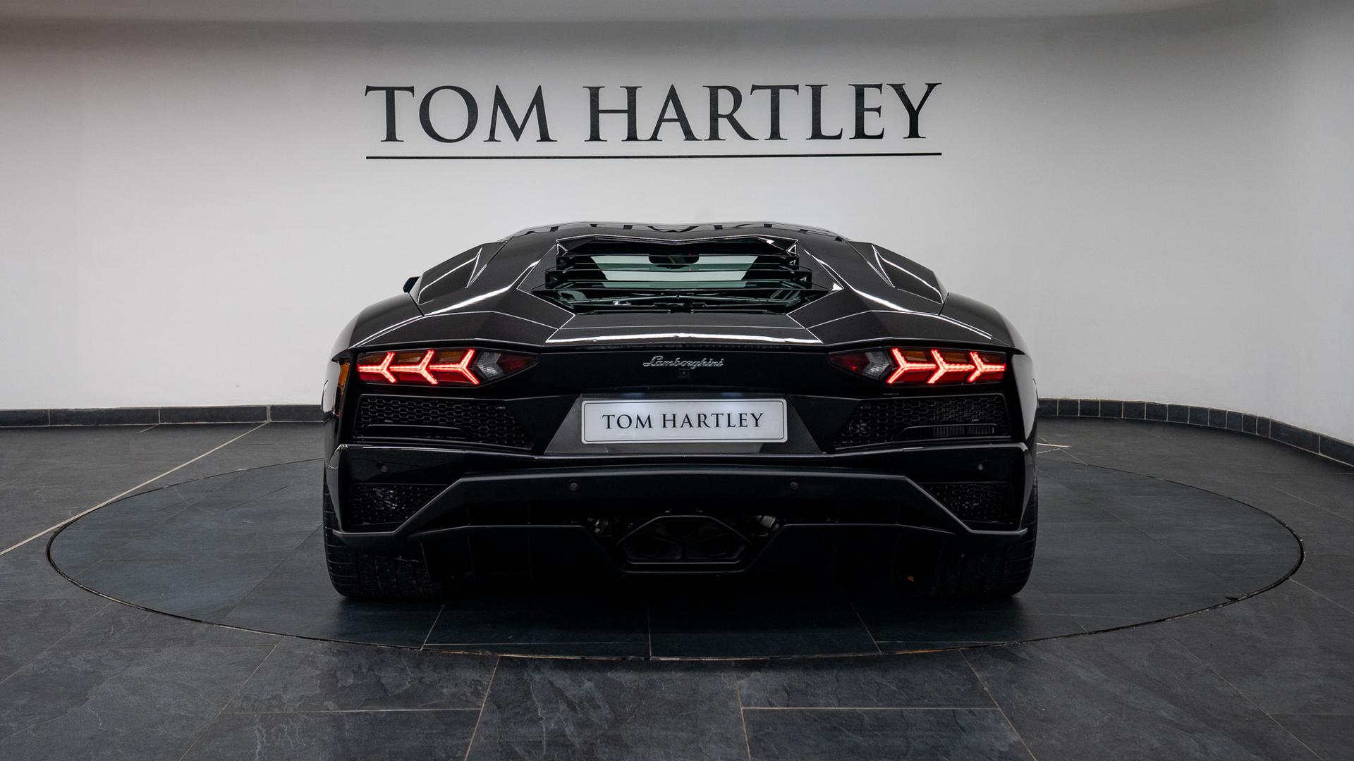 LAMBORGHINI Aventador Photo 6fa037fb-e441-45a8-9c28-cdf024043020.jpg
