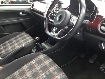 Volkswagen up! Photo 26