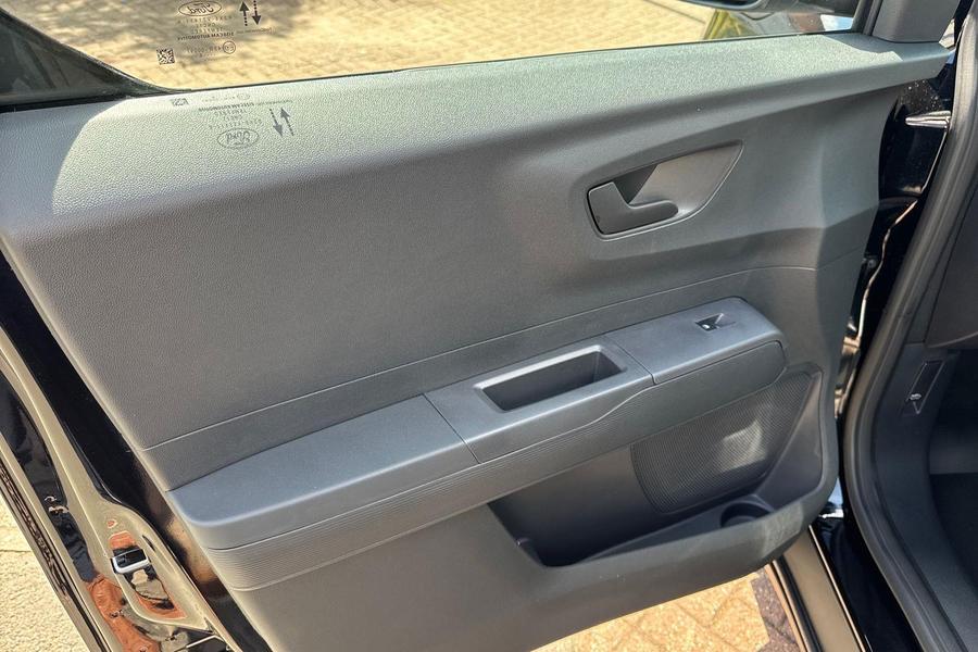 Ford E-TRANSIT COURIER Photo 6fd4fad7-0f4c-44b8-8946-cda8da015e52.jpg