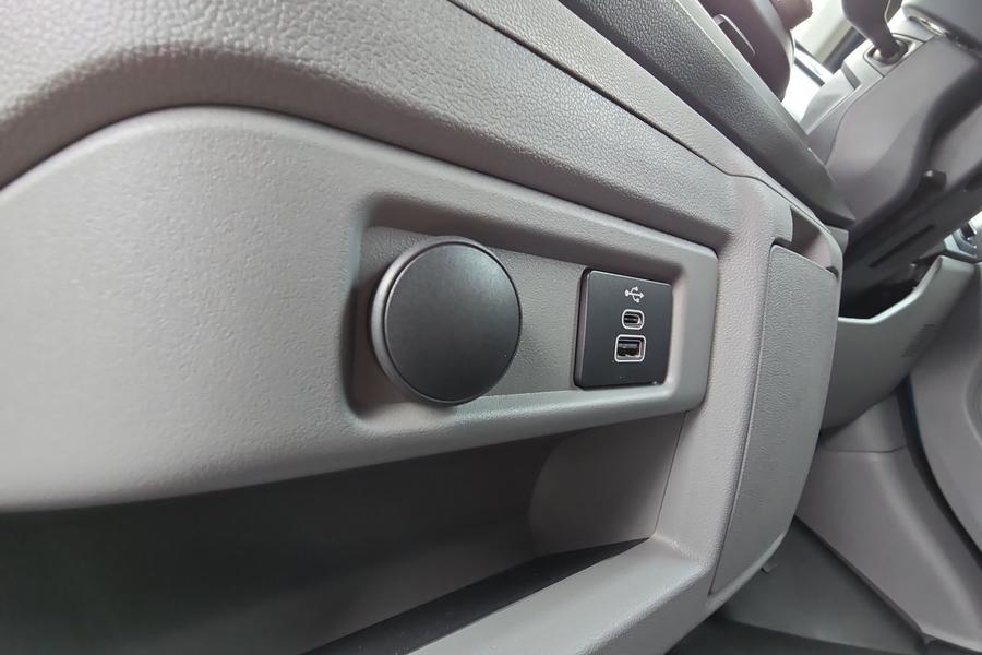 Ford E-TRANSIT CUSTOM Photo 6ff55eac-609f-41f6-bb27-161d46ab9e65.jpg