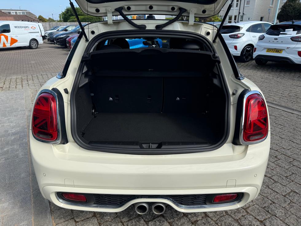 MINI Hatch Photo 6ff82cd3-ac1a-4dd7-9d7a-f84104057d65.jpeg