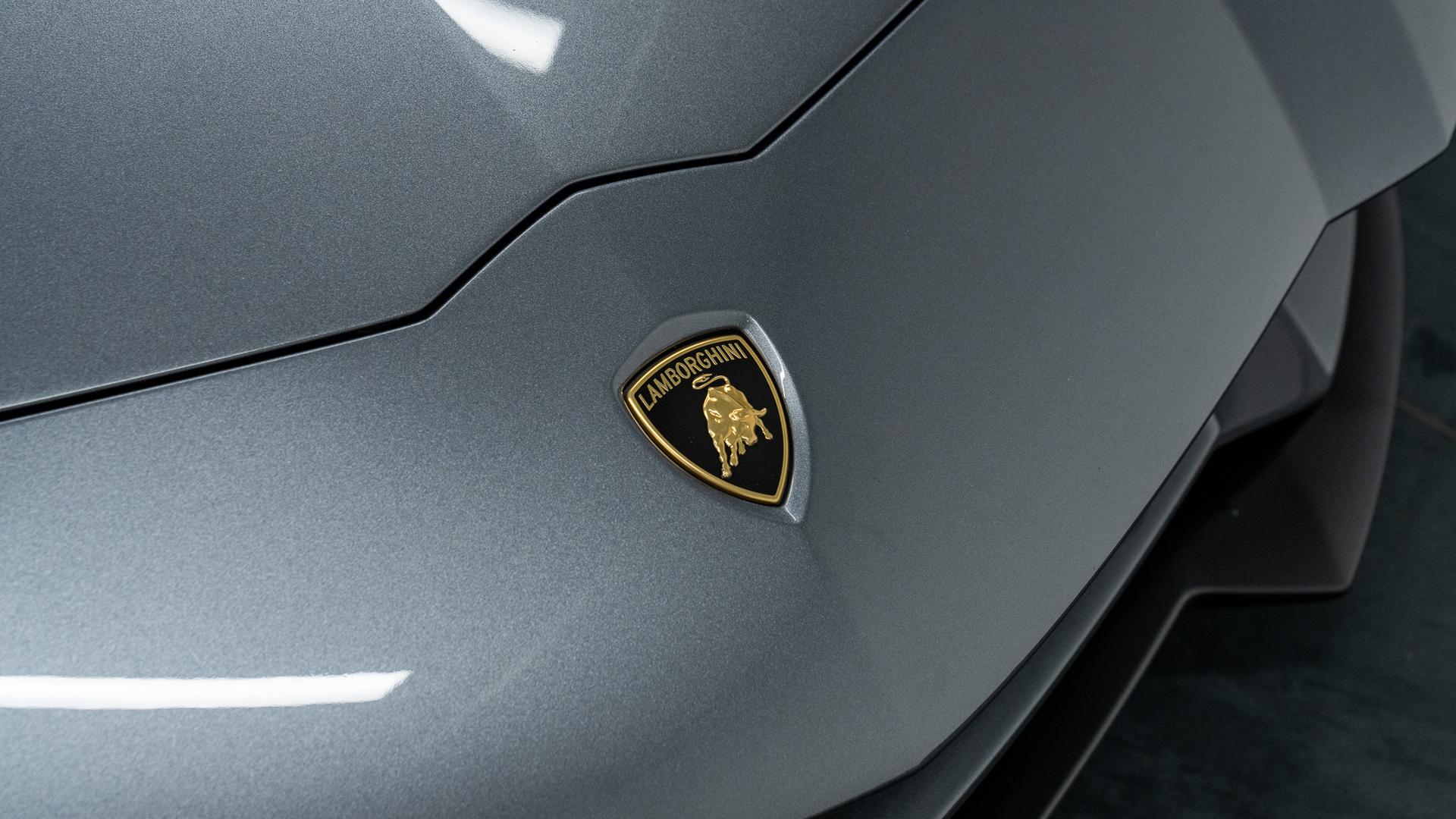LAMBORGHINI Aventador Photo 700db1cd-e802-4e29-a764-4b9b6b97a22c.jpg