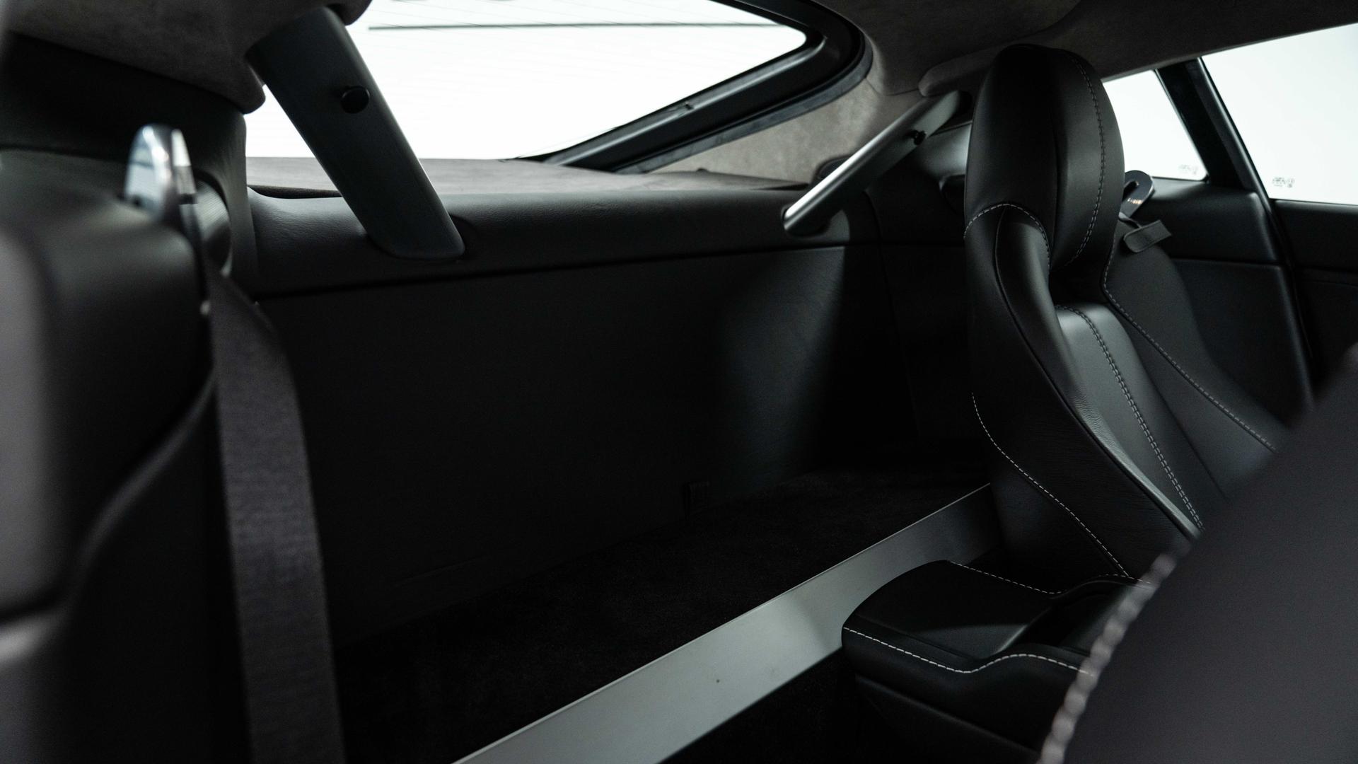 Aston Martin Vantage Photo 702158b6-6dba-4bef-a123-3bc8b2eac135.jpg