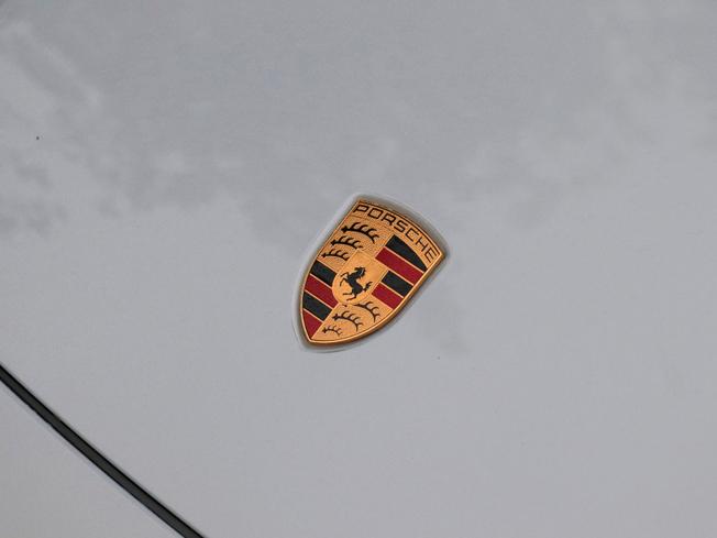 Porsche TAYCAN Photo 10
