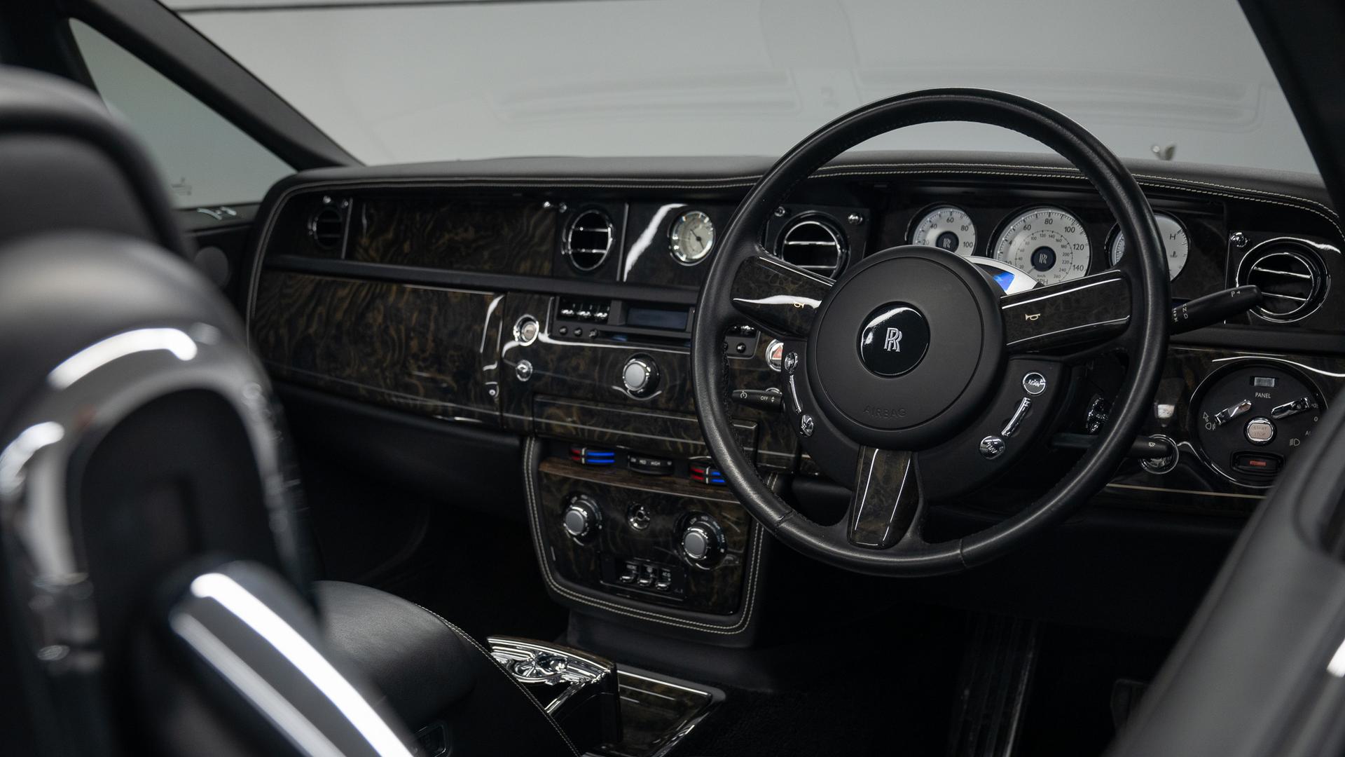 Rolls-Royce Phantom Photo 702f3980-c5c6-4fdf-96b6-ec7e0311406a.jpg