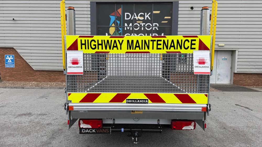 Mercedes-Benz Sprinter Photo 704d9747-c904-4cc3-a72a-20a63cb1a8e0.jpeg