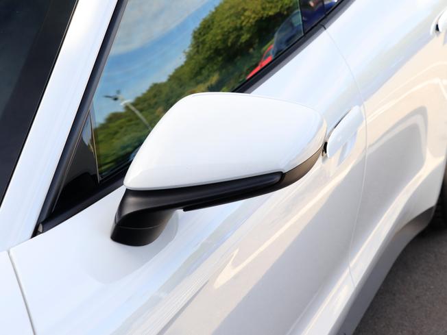 PORSCHE Taycan Photo 12