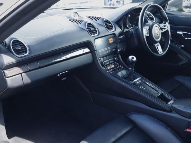 PORSCHE 718 Cayman Photo 38