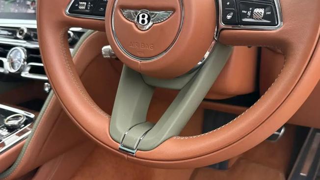 BENTLEY Flying Spur Photo 25