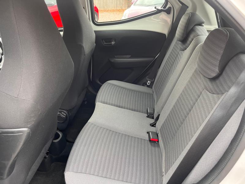 Used Toyota X-Play AO68UGS 7