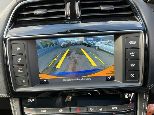 Jaguar F-PACE Photo 40