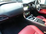 Jaguar XE Photo 15