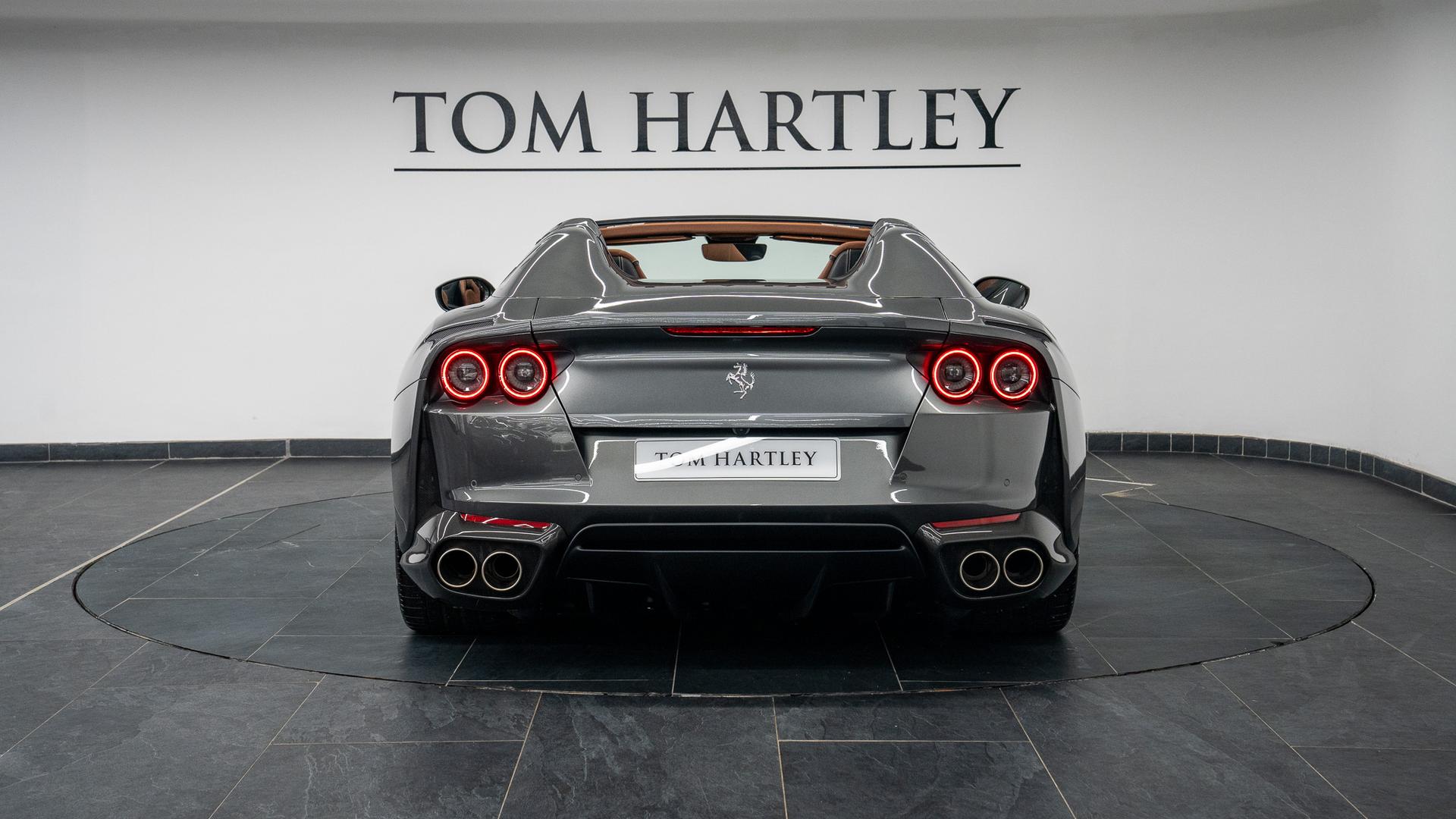 Ferrari 812 Photo 709e6132-1aaa-44e7-80a3-d042ea0ff958.jpg