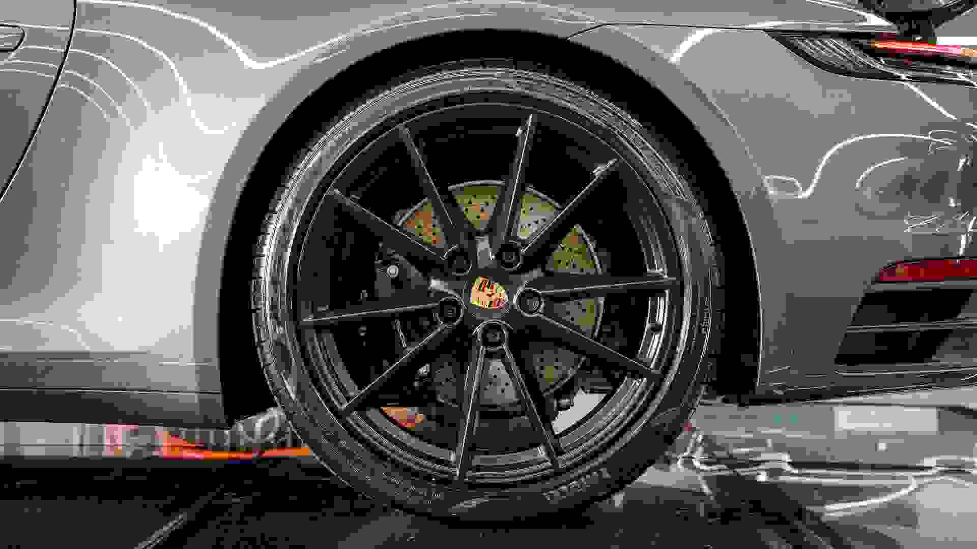 Porsche 911 Photo 70c00fb9-a998-45a9-80ad-0cee261a7a11.jpg